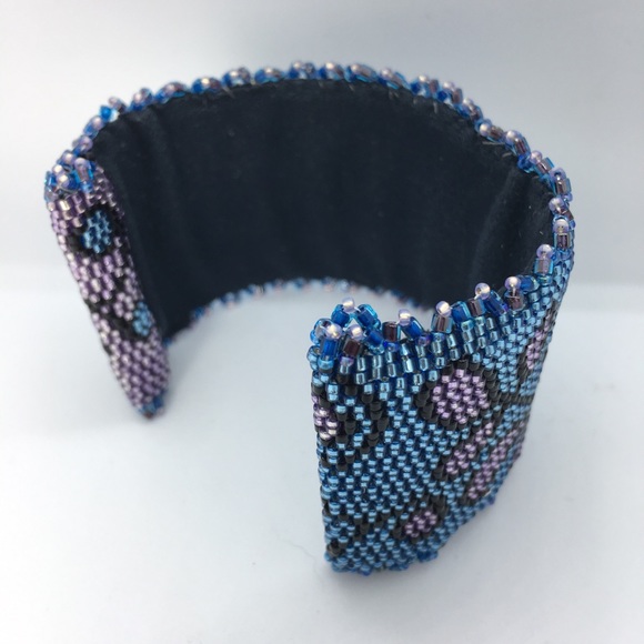 Stylish Handmade Bohemian Glass-Bead Cuff Bracelet - Picture 4 of 7